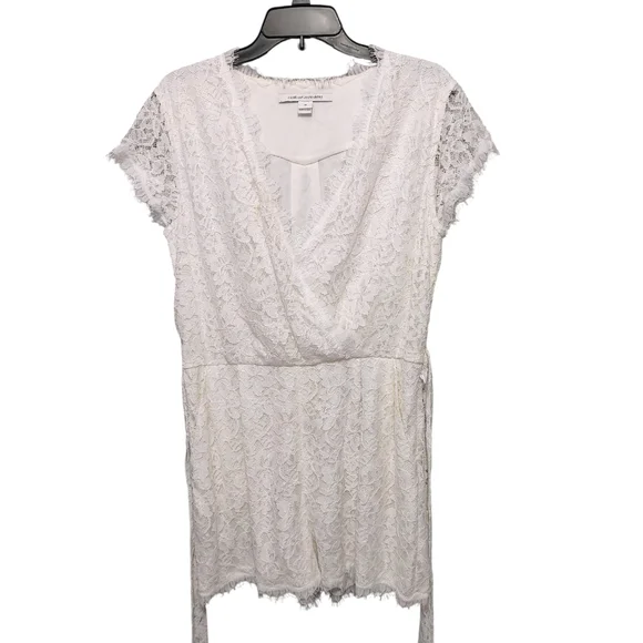 Diane Von Furstenberg White Lace Wrap 3 Inch Inseam Romper Women's Size 10 - Picture 10 of 10